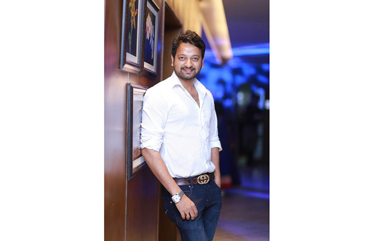 হাস্যোজ্জ্বল সায়মন। ছবি: ফেসবুক