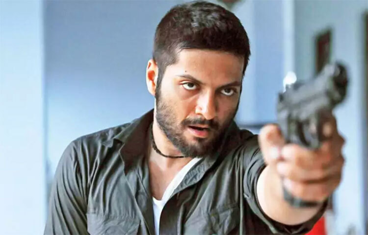 ‘মির্জাপুর’ ওয়েব সিরিজে আলি ফজলও দর্শকদের মন ছুঁয়ে গিয়েছেন। গুড্ডু পণ্ডিতের ভূমিকায় তাকে অভিনয় করতে দেখা যায়। পর্ব প্রতি প্রায় ১২ লাখ টাকা উপার্জন করেছেন আলি। ছবি: সংগৃহীত