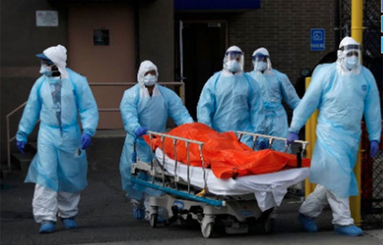 আমেরিকা: গোটা বিশ্বেই এখন দাপট চলছে মারণ ভাইরাস করোনার। আমেরিকার মতোই ভারতেও প্রতিদিন রেকর্ড সংখ্যায় বাড়ছে আক্রান্তের সংখ্যা। বিশ্বের করোনা আক্রান্ত দেশগুলোর তালিকায় এখন শীর্ষে আমেরিকা। সে দেশে এখনো পর্যন্ত মোট আক্রান্তের সংখ্যা ১,৪৩০,৩৪৮ জন। পাশাপাশি মৃত বেড়ে ৮৫,১৯৭ জন।