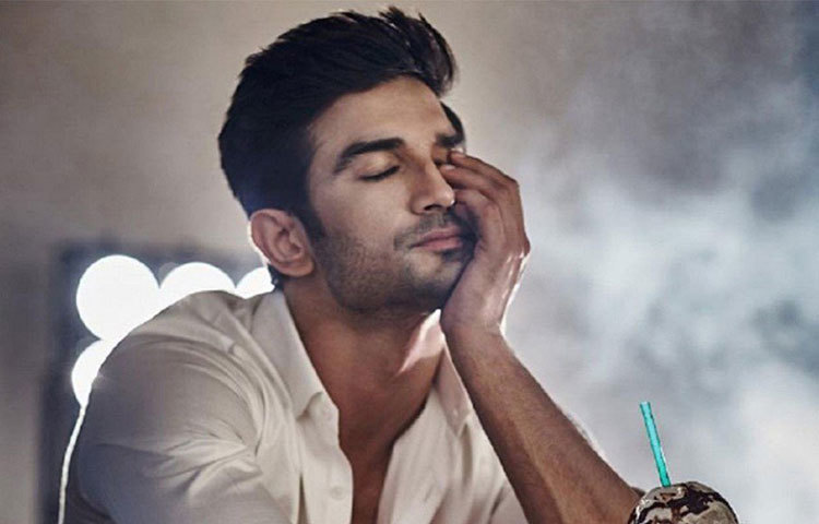 ভারতের দিল্লি কলেজ অব ইঞ্জিনিয়ারিং-এর প্রবেশিকা পরীক্ষায় সপ্তম স্থান পেয়েছিলেন। পদার্থবিজ্ঞানের অলিম্পিয়াডে জয়ী হয়েছিলেন। হতেই পারতেন মেধাবী, উচ্চপদস্থ চাকুরে। কিন্তু তার পরিবর্তে সুশান্ত সিংহ রাজপুত বেছে নিয়েছিলেন রূপালি দুনিয়াকেই।