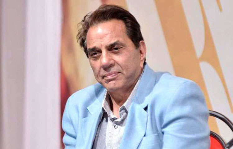 সুশান্ত সিংহ রাজপুত ঠিক কী কারণে আত্মঘাতী হয়েছেন, সে প্রশ্ন হয়ত আজীবন অধরাই থেকে যাবে। কিন্তু তার মৃত্যুতে অন্ধকার দিকটা আরও প্রকট হয়ে উঠেছে সকলের কাছে। যত বড় অভিনেতাই হোন না কেন, যতই প্রতিভা থাকুক না কেন, বলিউডের নক্ষত্রমণ্ডলীতে শামিল হতে গেলে দলবাজিই যে শেষ কথা, তা আর গোপন নেই। তবে সুশান্ত সিংহ রাজপুতই প্রথম নন। দীর্ঘ কয়েক দশক ধরেই বলিউডে এই দলবাজি চলে আসছে। এমনকি এর থেকে ধর্মেন্দ্রও নিস্তার পাননি। সম্প্রতি এমনই দাবি করেছেন শত্রুঘ্ন সিনহা।