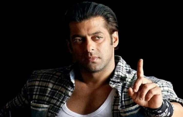 সময়ের সঙ্গে সবকিছুরই পরিবর্তন অবশ্যম্ভাবী। বলিউডের ক্ষেত্রেও তার ব্যত্তয় ঘটেনি। দীর্ঘ চড়াই-উতরাইয়ের পর এক দশকে যদি কেউ কামব্যাক করে থাকেন তিনি হলেন সালমান খান। ‘ওয়ান্টেড’, ‘দবং’, ‘সুলতান’, ‘এক থা টাইগার’, ‘টাইগার জিন্দা হ্যায়’-এর মতো ছবির দৌলতে বলিউডের ‘ভাইজান’ তথা ‘দাবং খান’-এ পরিণত হয়েছেন তিনি।