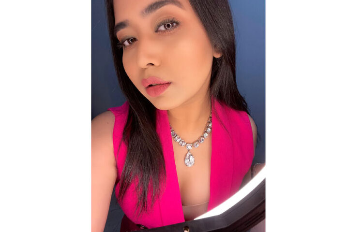 পিংক কালারের এ ছবির তুমুল প্রশংসা করছেন ভক্তরা। ছবি: ফেসবুক