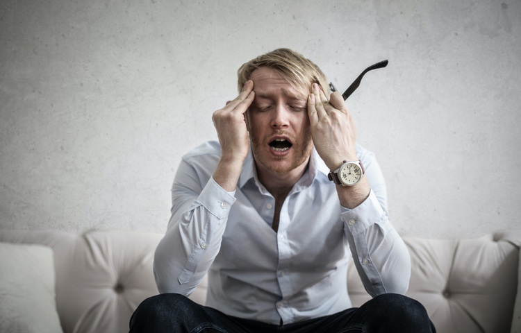 শীতকালে এমনিতেই পানি কম খাওয়া হয়। কিন্তু শুষ্ক আবহাওয়াতেই শরীরে পানির প্রয়োজনীয়তা বেশি। তারচেয়েও বেশি সমস্যার হলো, অনেকেই প্রস্রাব দীর্ঘ সময় চেপে রাখেন। আবার বাইরে গেলে প্রস্রাবের ভয়ে পানিও কম খান। এর ফলে শরীরের মারাত্মক ক্ষতি হয়ে যাচ্ছে। হতে পারে মূত্রনালীতে ভয়ংকর সংক্রমণ। ছবি: সংগৃহীত