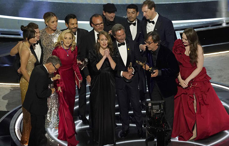 কোডা সিনেমার শিল্পী ও কলা-কুশলীরা। ছবি: সংগৃহীত