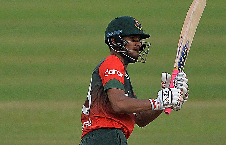 মোহাম্মদ নাঈম। এই ব্যাটসম্যান ২২ ফেব্রুয়ারি ২০১৮ সালে ঢাকা প্রিমিয়ার ডিভিশন ক্রিকেট লিগে লিজেন্ডস অব রূপগঞ্জ ক্লাবের হয়ে লিস্ট এ ক্রিকেট তালিকায় স্থান অর্জন করেছিলেন।  ছবি: সংগৃহীত