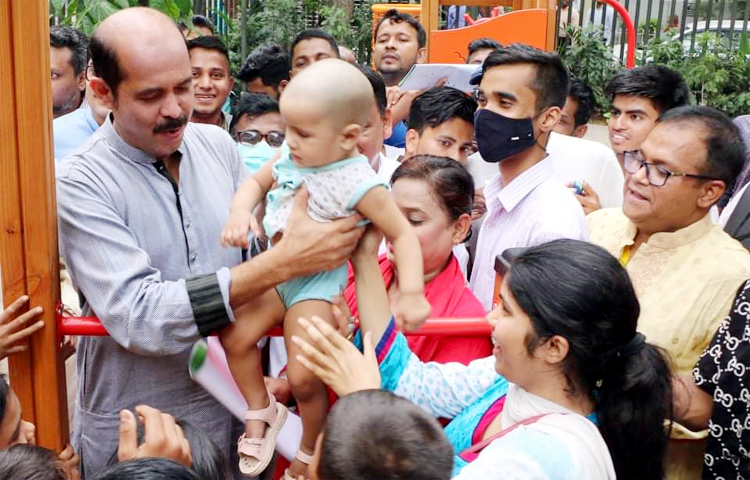 ঢাকা উত্তর সিটি করপোরেশনের (ডিএনসিসি) বিভিন্ন ওয়ার্ডে সাতটি পার্ক ও একটি মাঠ উদ্বোধন করেছেন ডিএনসিসির মেয়র আতিকুল ইসলাম। ছবি: জাগো নিউজ