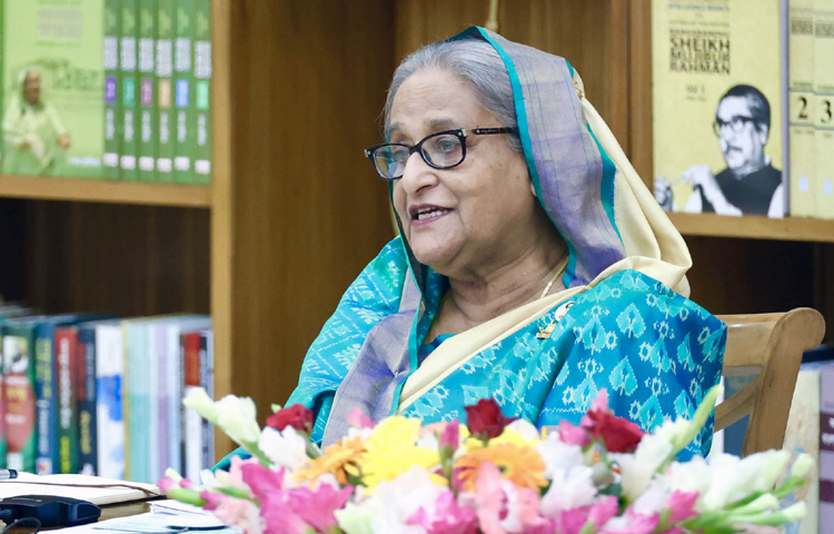 আজ বঙ্গবন্ধু কৃষি পুরস্কার বিতরণ অনুষ্ঠানে গণভবন থেকে ভার্চুয়ালি রাজধানীর ওসমানী স্মৃতি মিলনায়তনে পুরস্কার বিতরণ অনুষ্ঠানে যুক্ত হন প্রধানমন্ত্রী শেখ হাসিনা। ছবি: পিআইডি