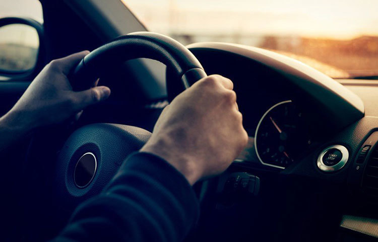 সেই চাষ করতে গিয়ে তার ক্ষতিও হয়েছিল অনেক। যার জেরে ২০১৩ সালে বন্ধ করে দেন নিজের স্বেচ্ছাসেবী সংস্থা। তারপর গাড়ি কিনে ট্রাভেলিং এজেন্সির ব্যবসা শুরু করেন। কিন্তু সেই ব্যবসাও জমেনি। শেষমেশ নিজের তিনটি গাড়ির মধ্যে দু’টি বিক্রি করে দেন। একটি গাড়ি রেখে দেন নিজের জন্য।