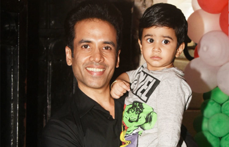 তুষার কাপুরের আদরের ছেলে লক্ষ্য কাপুর।