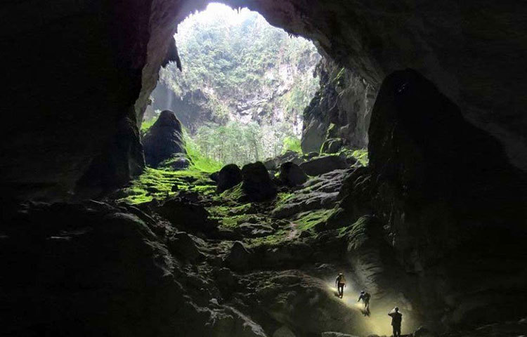 ২০১৯ সালে জানা যায় ভিয়েতনামের সং ডুং গুহা স্থানীয় আরও একটি গুহার সঙ্গে সংযুক্ত। বিশ্বের বৃহত্তম কিছু স্ট্যালাগমাইট অর্থাৎ চুনাপাথরের স্তম্ভ আছে এই গুহায়। এখানে সর্বোচ্চ স্ট্যালাগমাইটের উচ্চতা ২৬২ ফুট।