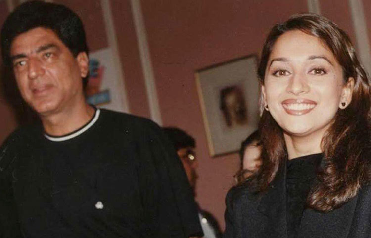 তাছাড়া সুভাষ তখন নতুন নায়িকা পেয়েও গিয়েছিলেন। তার নজর তখন মাধুরীর উপর। ফলে মীনাক্ষীকে ছেড়ে সুভাষ ব্যস্ত হয়ে পড়লেন মাধুরী দীক্ষিতের বলিউডযাত্রার পথ সুগম করে তুলতে।