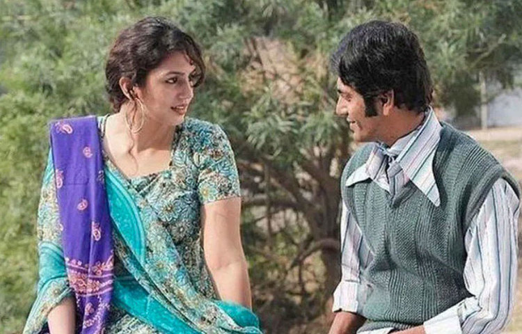 কথা রেখেছিলেন অনুরাগ। তার পরিচালনায় একাধিক ছবিতে অভিনয় করেছেন হুমা। ‘গ্যাংস অব ওয়াসিপুর’-এর দু’টি অংশ এবং ‘লভ শব তে চিকেন খুরানা’। শুভাকাঙ্খীদের পরামর্শের বিরুদ্ধে গিয়ে হুমা ডার্ক ছবিতে অভিনয় করে নিজের ক্যারিয়ার শুরু করেছিলেন।