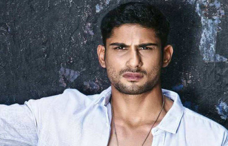 প্রতীক বব্বর: রাজ বব্বর এবং স্মিতা পাতিলের সন্তান প্রতীক বব্বর প্রকাশ্যে স্বীকার করেছেন মাদক সেবনের কথা। অতিরিক্ত মাদক নিয়ে অসুস্থ হয়ে হাসপাতালেও যেতে হয়েছিল তাকে।