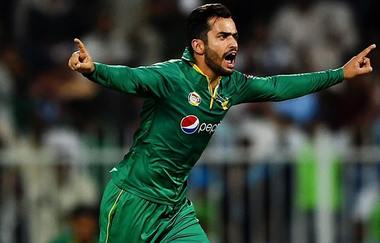 মোহাম্মদ নওয়াজ: দলে তিনি মূলত অল-রাউন্ডার হিসেবে খেলছেন। বাম হাতে ব্যাটিংয়ের পাশাপাশি ¯েøা লেফট আর্ম অর্থোডক্স বোলিং করেন। ছবি: সংগৃহীত