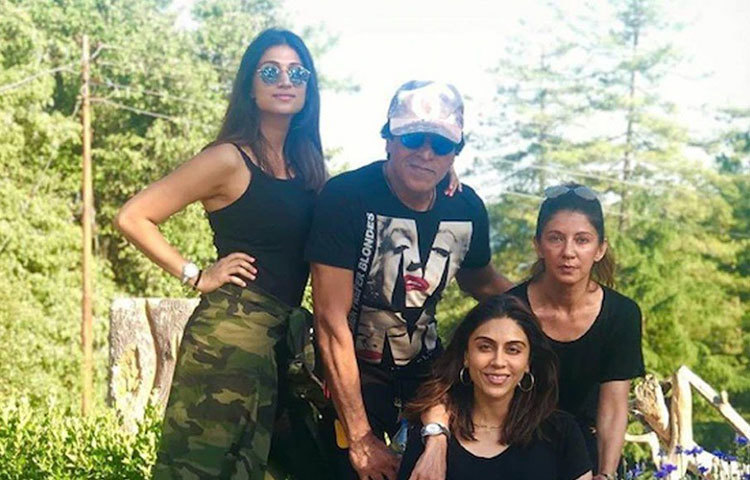 কয়েক দিনের মধ্যে কোভিড আক্রান্ত হন প্রযোজক করিম মোরানি নিজেও। তার ভাই মহম্মদ মোরানি সংবাদমাধ্যমে জানান, করিমের স্ত্রী ও বাড়ির অন্য সদস্যদের রিপোর্ট নেগেটিভ এসেছে।