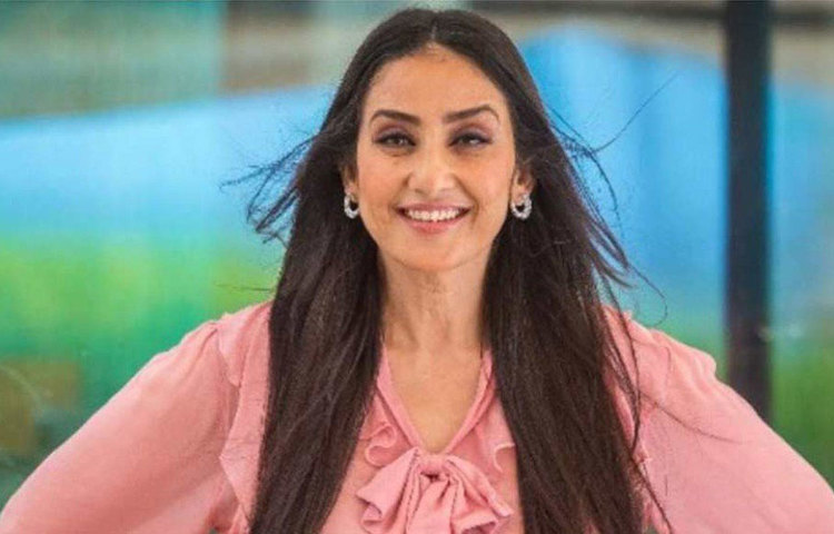 মনীষা কৈরালা: নব্বইয়ের দশকের অন্যতম নায়িকা মনীষা। তিনিও নাকি ভয়ঙ্কর মাদক সেবন করতেন। তবে ওভারির ক্যানসার ধরা পড়ার পর নাকি অভিনেতা সেই অভ্যাস ত্যাগ করেন।