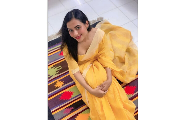 বায় বাপ্পি নামে একজন লিখেছেন, ‘শারদীয় শুভেচ্ছা নুসরাত’।