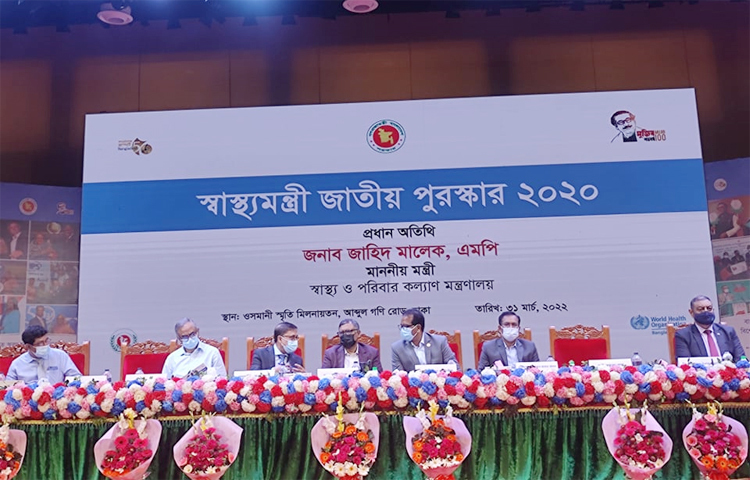 আসন্ন পবিত্র রমজান মাসেও রাজধানীসহ সারাদেশে করোনার টিকাদান কার্যক্রম স্বাভাবিক প্রক্রিয়ায় চলবে বলে জানিয়েছেন স্বাস্থ্যমন্ত্রী জাহিদ মালেক। ছবি: জাগো নিউজ