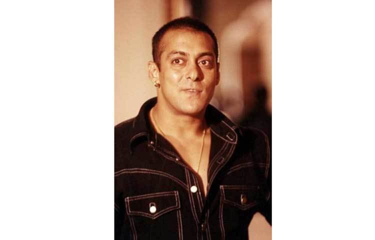 কৃষ্ণসার হরিণ হত্যা মামলা চলছিল সালমান খানের উপর।