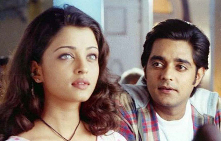 কিন্তু ছবি তৈরির সময় কাকা মনসুরের সঙ্গে আমির খানের মতানৈক্য হয়। ফলে ছবি থেকে সরে দাঁড়ান আমির। তার বদলে নেয়া হয় চন্দ্রচূড় সিংহকে।