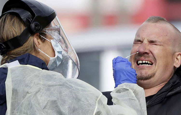 নিউজিল্যান্ড সরকারের পরিসংখ্যান অনুযায়ী, সেখানে কোভিড আক্রান্ত হয়েছিলেন ১১৫৪ জন। পরীক্ষায় নেগেটিভ এলেও কোভিডে সম্ভাব্য আক্রান্তের সংখ্যা ছিল আরও ৩৫০ জন। সব মিলিয়ে এই ১৫০৪ জনের মধ্যে সুস্থ হয়ে উঠেছেন ১৪৮২ জন। মারা গিয়েছেন ২২ জন।