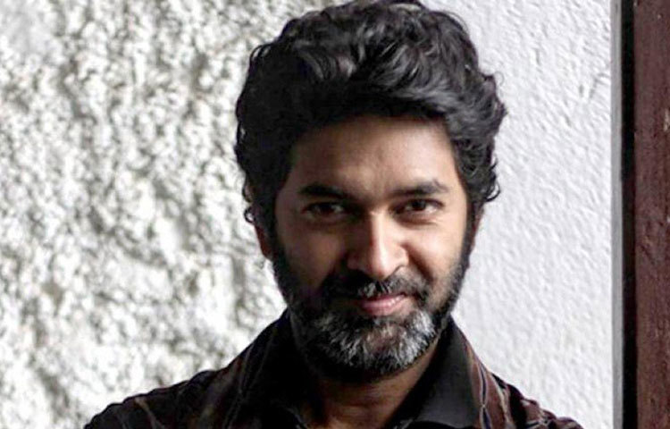 মহামারির প্রভাব থেকে রেহাই পাননি ছোট পর্দার তারকারাও। নব্বইয়ের দশকের জনপ্রিয় শো ‘হিপ হিপ হুররে’-এর অভিনেতা পুরব এখন লন্ডনবাসী। এপ্রিল মাসে সোশ্যাল মিডিয়ায় পোস্ট করেন ‘রক অন টু’ ছবির এই অভিনেতা।