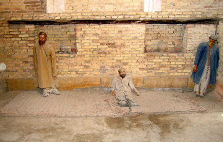 ১৮৪২ সালে প্রথম অ্যাংলো-আফগান যুদ্ধের পর ব্রিটেনের সঙ্গে সম্পর্কে উৎসাহ হারান নাসরুল্লা। তখন তিনি স্টোডার্ট ও কনোলির মৃত্যুদণ্ডের আদেশ দেন।