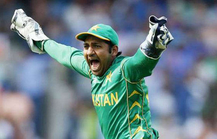 সরফরাজ আহমেদ: পাকিস্তান ক্রিকেট দলের অন্যতম সদস্য সরফরাজ মূলত উইকেট রক্ষকের দায়িত্ব পালনসহ টি-টোয়েন্টি আন্তর্জাতিক দলের অধিনায়কত্ব করছেন। পাশাপাশি ডান হাতে ব্যাটিংয়েও পারদর্শী তিনি। ছবি: সংগৃহীত