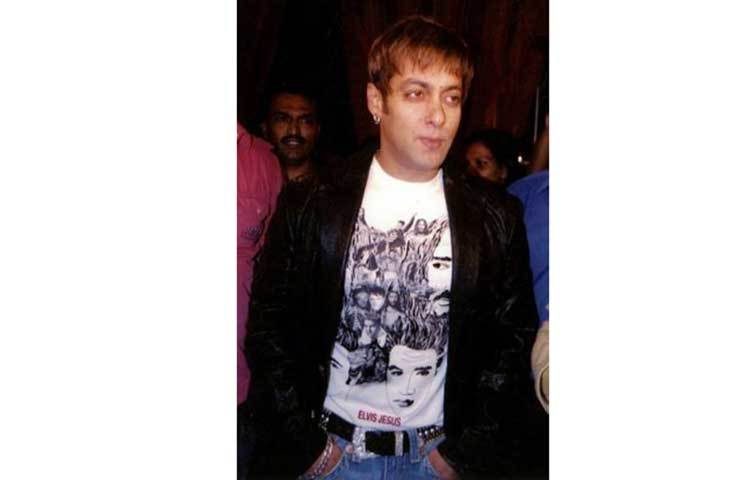 সালমানের ফ্যান বেস হিংসে করার মতন। আর এই দর্শকের কারণেই খুব অল্পদিনে ১০০ কোটির ব্যবসায় পৌঁছে যায় সলমনের ছবি।