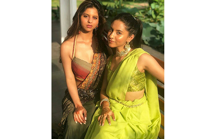 এক বিয়ের অনুষ্ঠানে।