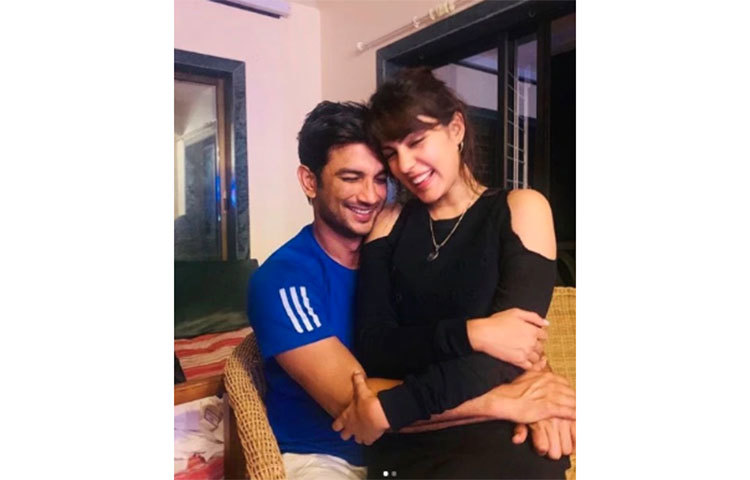 সুশান্ত মেন্টাল অ্যাসাইলামে যেতে ভয় পেতেন বলেও এফআইআরে দাবি করা হয়েছে। শুধু তাই নয়  মৃত্যুর কয়েকদিন আগে সুশান্তের ল্যাপটপ, সমস্ত কার্ড, প্রেসক্রিপশন, গয়নাসহ একাধিক মূল্যবান জিনিস নিয়ে অভিনেতার ফ্ল্যাট থেকে চম্পট দেন রিয়া।