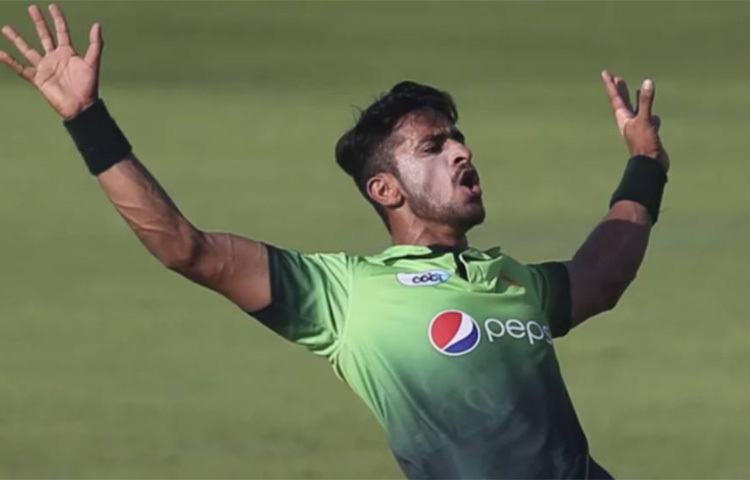 হাসান আলি: ডান হাতি জোরে বোলার। ২০১৭ সালে চ্যাম্পিয়ন্স ট্রফির সেরা বোলার নির্বাচিত হয়েছিলেন। পাকিস্তানের বোলিং ব্রিগেডের নেতৃত্ব দেন হাসান। নিজের দিনে প্রতিপক্ষের ব্যাটারদের সমস্যায় ফেলতে পারেন তিনি। ছবি: সংগৃহীত