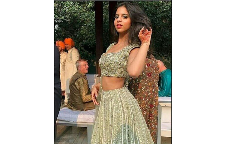 কবে বলিউডে দেখা দেবেন সুহানা? চর্চা চলছে পুরোস্তুদর।