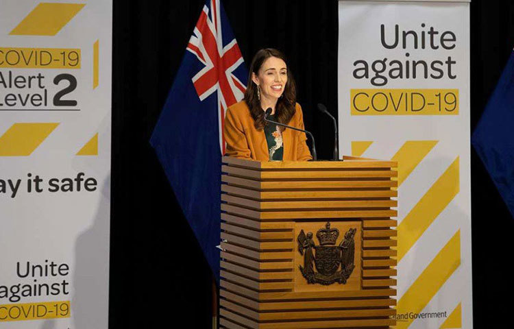 জেসিন্ডা আর্ডার্নের জন্ম ১৯৮০ সালে ২৬ জুলাই নিউজিল্যান্ডের হ্যামিল্টন শহরে। তার বড় হয়ে ওঠা মরিন্সভিলের মোরমোন শহরে। বাবা ছিলেন পুলিশকর্মী। মা কাজ করতেন স্কুলের ক্যাটারিং সংস্থায়। স্কুলে পড়তেই প্রথম কাজ স্থানীয় ফিশ অ্যান্ড চিপসের দোকানে। পরবর্তীতে তিনি ওয়াইকাটো বিশ্ববিদ্যালয় থেকে কমিউনিকেশন স্টাডিজে স্নাতক হন।