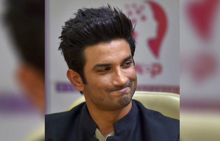 ইন্ডাস্ট্রির অন্দরের খবর, ধোনির বায়োপিক করার সময় থেকেই সুশান্তের মধ্যে বদল আসে। ওই সময়েই অঙ্কিতার সঙ্গে তার দূরত্ব তৈরি হয়। ছবির সাফল্য সুশান্তকে অনেকটা বদলে দিয়েছিল বলেও মনে করেন অনেকে।