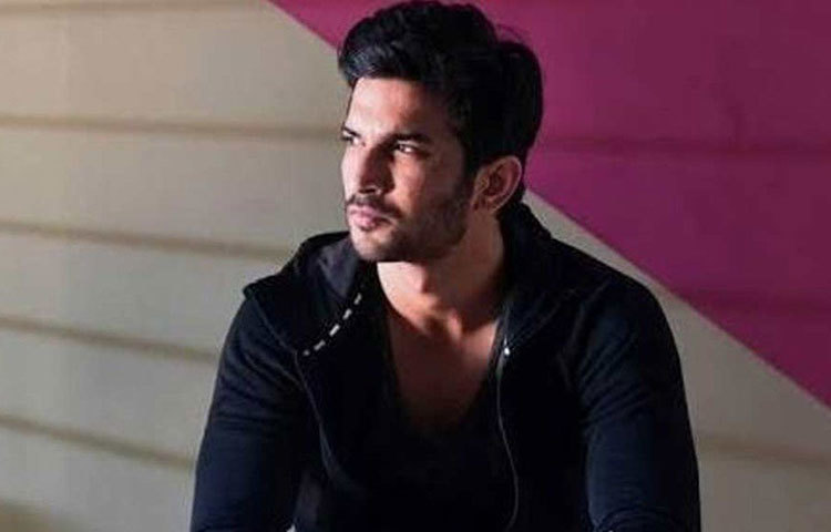 সুশান্ত যে আতঙ্কে ছিলেন সে দাবি করেছেন তাদের পারিবারিক বন্ধু স্মিতা পারিখ। সম্প্রতি তিনি সংবাদমাধ্যমে দেয়া সাক্ষাৎকারে বলেন, ‘গত ৯ জুন সুশান্তের ম্যানেজার দিশা মারা যান। এরপর থেকে আচমকাই ভীষণ ভয় পেয়ে যান সুশান্ত। বার বার নিতুকে (সুশান্তের দিদি) বলতে শুরু করেন, এবার আর ওরা আমায় ছাড়বে না। ঠিক আমার পিছনে আসবে। সুশান্ত যেন নিজের মধ্যে ছিল না।”