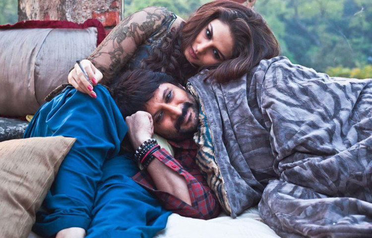 ‘ইশকিয়া’ ছবির পরবর্তী অংশ ‘দেড় ইশকিয়া’ ছবিতে পরিচালক অভিষেক চৌবে প্রথমে নিয়েছিলেন কঙ্গনা রানাউতকে। কিন্তু পরে এই ছবি থেকে বাদ পড়েন কঙ্গনা। মাধুরীর পাশে পার্শ্বনায়িকা হিসেবে অভিনয় করেন হুমা কুরেশি।