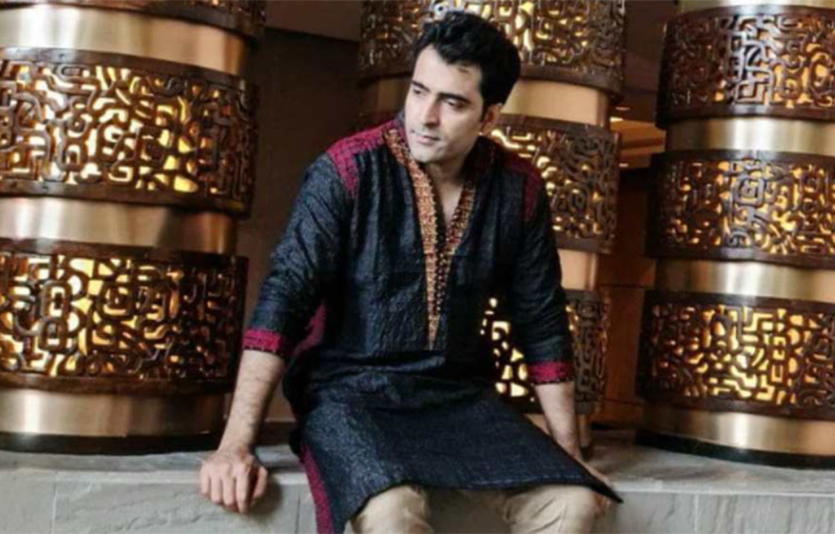 নবমীতে জমকালো আবীর চট্টোপাধ্যায়। ছবি: সংগৃহীত