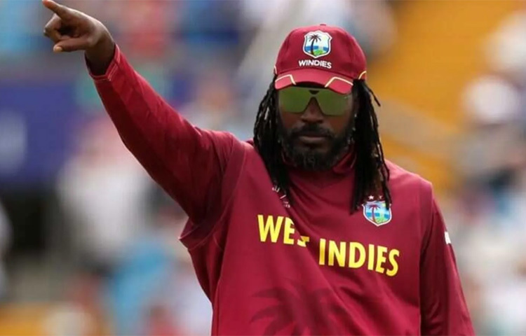 ক্রিস গেইল: জ্যামাইকান বংশোদ্ভূত ওয়েস্ট ইন্ডিজ ক্রিকেট দলের অন্যতম সদস্য ও মারকুটে ব্যাটসম্যান হিসেবে পরিচিত। তিনি ২০০৭ থেকে ২০১০ সাল পর্যন্ত ওয়েস্ট ইন্ডিজের টেস্ট দলে নেতৃত্ব দিয়েছেন। টি-টোয়েন্টি ক্রিকেটের অন্যতম সেরা ব্যাটসম্যান হিসেবে গণ্য গেইল ক্রিকেটের তিন ঘরানাতেই অসংখ্য রেকর্ড গড়েছেন। ছবি: সংগৃহীত