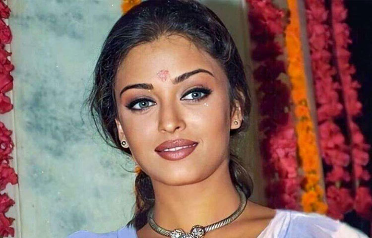 প্রথমে এই ছবির প্রযোজক ছিল সহারা। এই ছবির জন্য নিজের ডেট দিয়ে কন্ট্র্যাক্ট পেপারে সই করেন ঐশ্বরিয়া। কিন্তু চুক্তি স্বাক্ষর এবং ছবির শুটিং শুরু হতে হতে অনেক সময় লেগে গিয়েছিল।