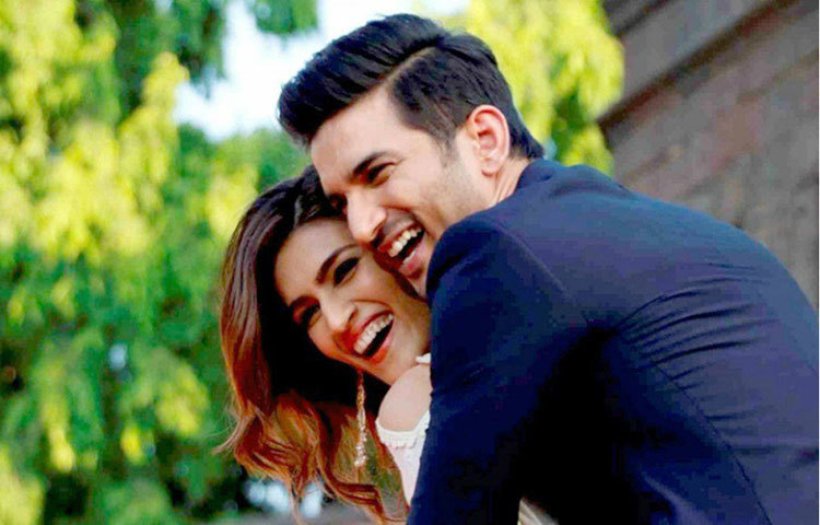 ‘রাবতা’ ছবির সহনায়িকা কৃতী শ্যাননের সঙ্গেও সুশান্তের সম্পর্ক ছিল বলে গুঞ্জন ছিল ইন্ডাস্ট্রিতে। তবে সেই সম্পর্কও বেশি দিন স্থায়ী হয়নি। ২০১৮ সালে দু’জনে আলাদা হয়ে যান।