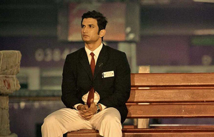 এখন প্রশ্ন উঠছে, কাদের ভয় পাচ্ছিলেন সুশান্ত? কেন বারেবারেই প্যানিক অ্যাটাক হচ্ছিল তার? স্মিতার কথায়, ‘দিশার মৃত্যুর পর থেকেই কেমন যেন বদলে যেতে থাকে সুশান্ত। অথচ তার আগেও সে দিদির সঙ্গে যোগাভ্যাস করেছে। টেবল টেনিস খেলেছে। যদিও কাদের জন্য এত ভয় পেয়েছিল সুশান্ত তা আমি জানি না।’