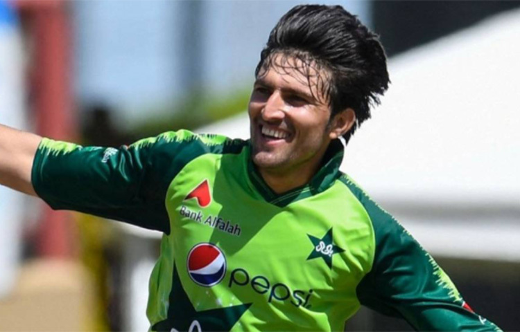 মহম্মদ ওয়াসিম: ডান হাতি ব্যাটার ও ডান হাতি জোরে বোলার। চলতি বছরেই পাক দলের হয়ে অভিষেক হয়েছে তার। এখন পর্যন্ত মাত্র চারটি টি-টোয়ন্টি ম্যাচ খেলেছেন। তাকে চমক হিসেবে ব্যবহার করতে পারে পাকিস্তান। ছবি: সংগৃহীত