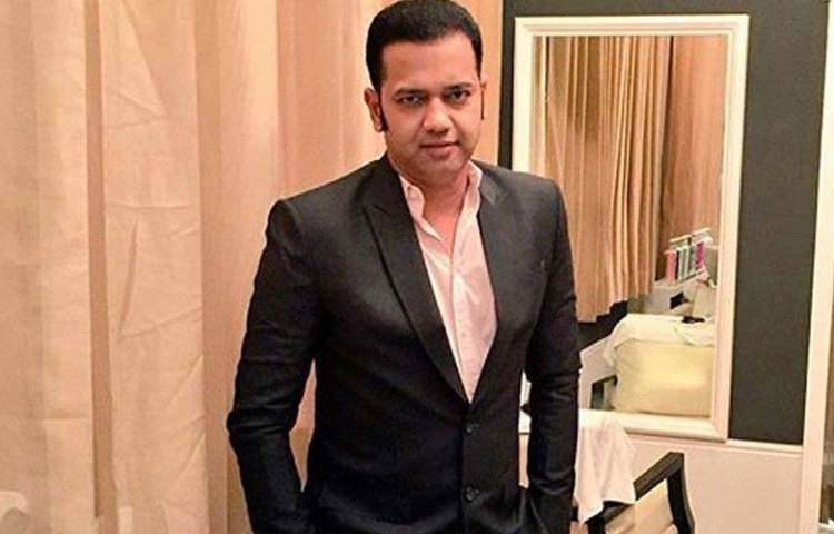 রাহুল মহাজন: প্রাক্তন সাংসদ প্রমোদ মহাজন পুত্রেরও নাকি মাদক সেবনের অভ্যাস ছিল, এমন খবর প্রকাশিত হয়েছিল বেশ কয়েকটি পত্র-পত্রিকায়। হেরোইনের অতিরিক্ত ডোজের কারণে রাহুল হাসপাতালে নাকি দীর্ঘ দিন ভর্তিও ছিলেন।