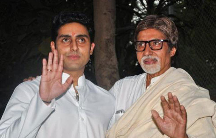 বাবার সঙ্গে করোনা আক্রান্ত অভিষেক বচ্চনও। শনিবার রাতে টুইট করে নিজেই একথা জানান অভিষেক। তিনি লেখেন, ‘আজ সকালে আমার এবং বাবার কোভিড টেস্ট হয়। আমাদের মৃদু উপসর্গ দেখা দিয়েছিল। রিপোর্টে আমাদের করোনা পজিটিভ এসেছে।’