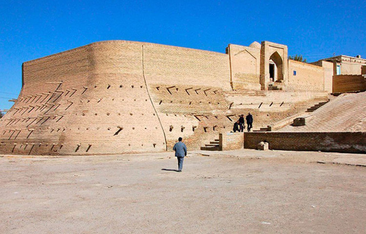 বর্তমানে বুখারার ‘দ্য বাগ পিট’ পর্যটকদের অন্যতম আকর্ষণের জায়গা। বুখারার জিন্দন প্রিজনে ইতিহাসের সাক্ষী হতে প্রতি বছর বহু মানুষের সমাগম ঘটে।