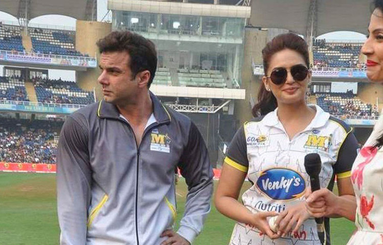 সেলেব্রিটি ক্রিকেট লিগে সোহেলের দলের ব্র্যান্ড অ্যাম্বাসাডার ছিলেন হুমা। পরে তার জায়গা দেখা যায় কৃতী শ্যাননকে। তবে সোহেল বা হুমা দু’জনের কেউ তাদের সম্পর্কের কথা স্বীকার করেননি। হুমা তো একবার বলেন, সোহেল তার ভাইয়ের মতো।