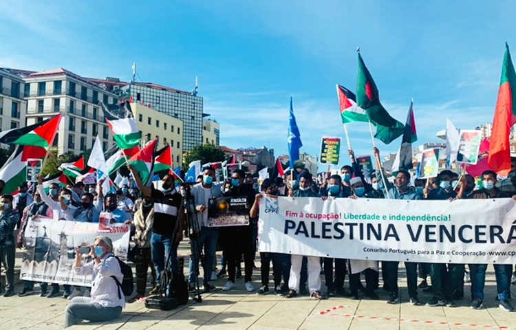 ইসরায়েলের সাম্প্রতিক হামাস নিয়ন্ত্রিত গাজায় আগ্রাসনের প্রতিবাদে পর্তুগালের রাজধানী লিসবন এবং বাণিজ্যিক নগরী পোর্তোতে প্রতিবাদ সমাবেশ অনুষ্ঠিত হয়েছে।