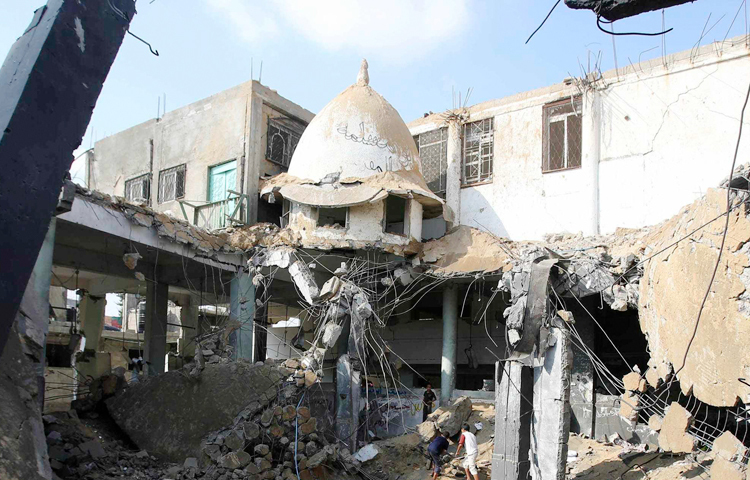 গাজায় গত কয়েকদিনে ইসরায়েলি দখলদারদের হামলায় অন্তত তিনটি মসজিদ পুরোপুরি ধ্বংস হয়ে গেছে এবং ক্ষতিগ্রস্ত হয়েছে আরও ৪০টি। ছবি: সংগৃহীত